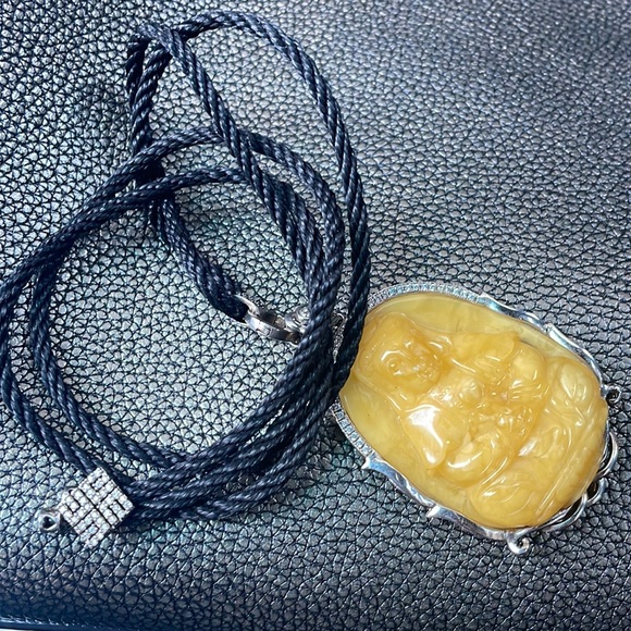 1000 year old amber mounted on silver with zirconium stones. - Picture 1 of 3